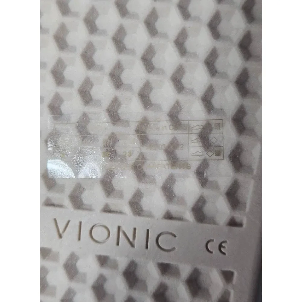 Vionic ladies Pisces sneaker. NWB‎
